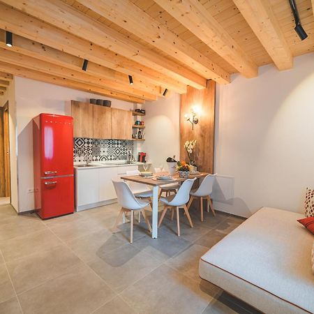 Апартаменты Battisti Hospitality - Si, Viaggiare Кьоджа Экстерьер фото