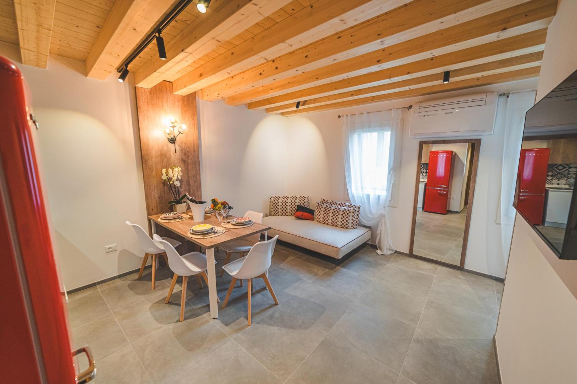 Апартаменты Battisti Hospitality - Si, Viaggiare Кьоджа Экстерьер фото